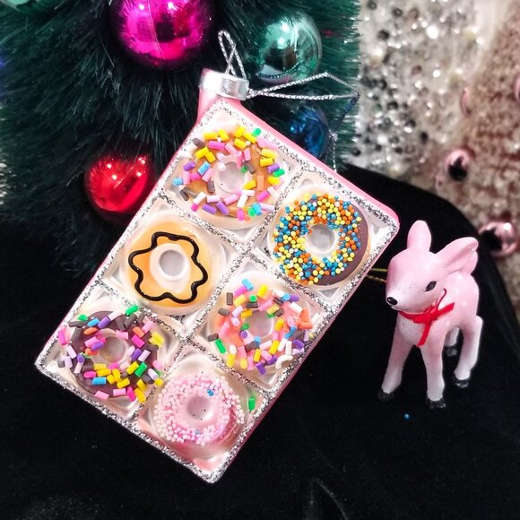 Pink Blown Glass Box of Donuts Christmas Ornament Baker - Picture 1 of 4